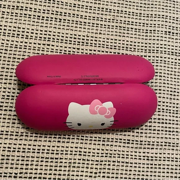 Hello Kitty Eyeglass case - Picture 3 of 5